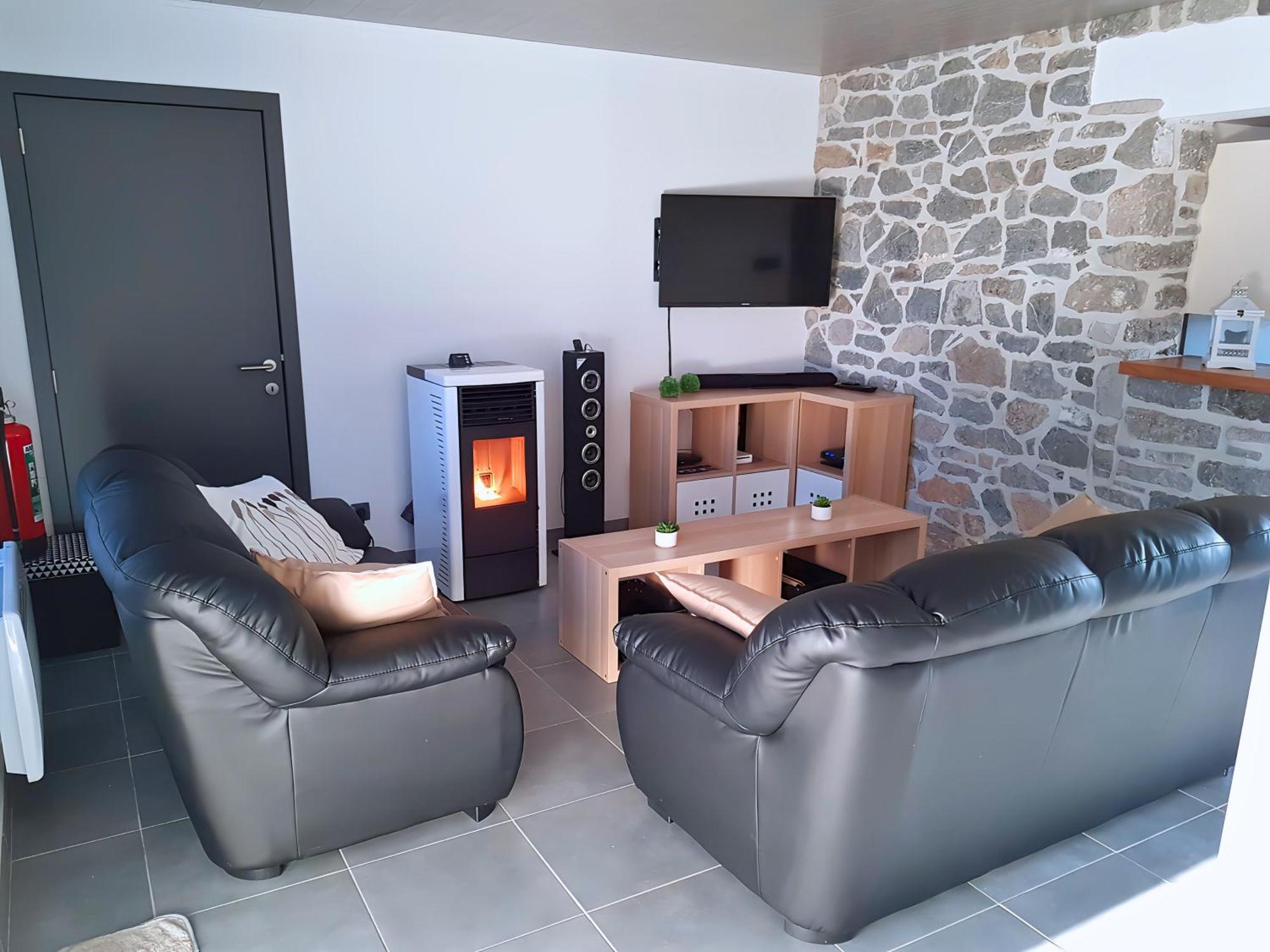 Au Chant Des Roches - Parking - Wifi - Terrasse - Chambres Familiales - 세르퐁텐느 외부 사진